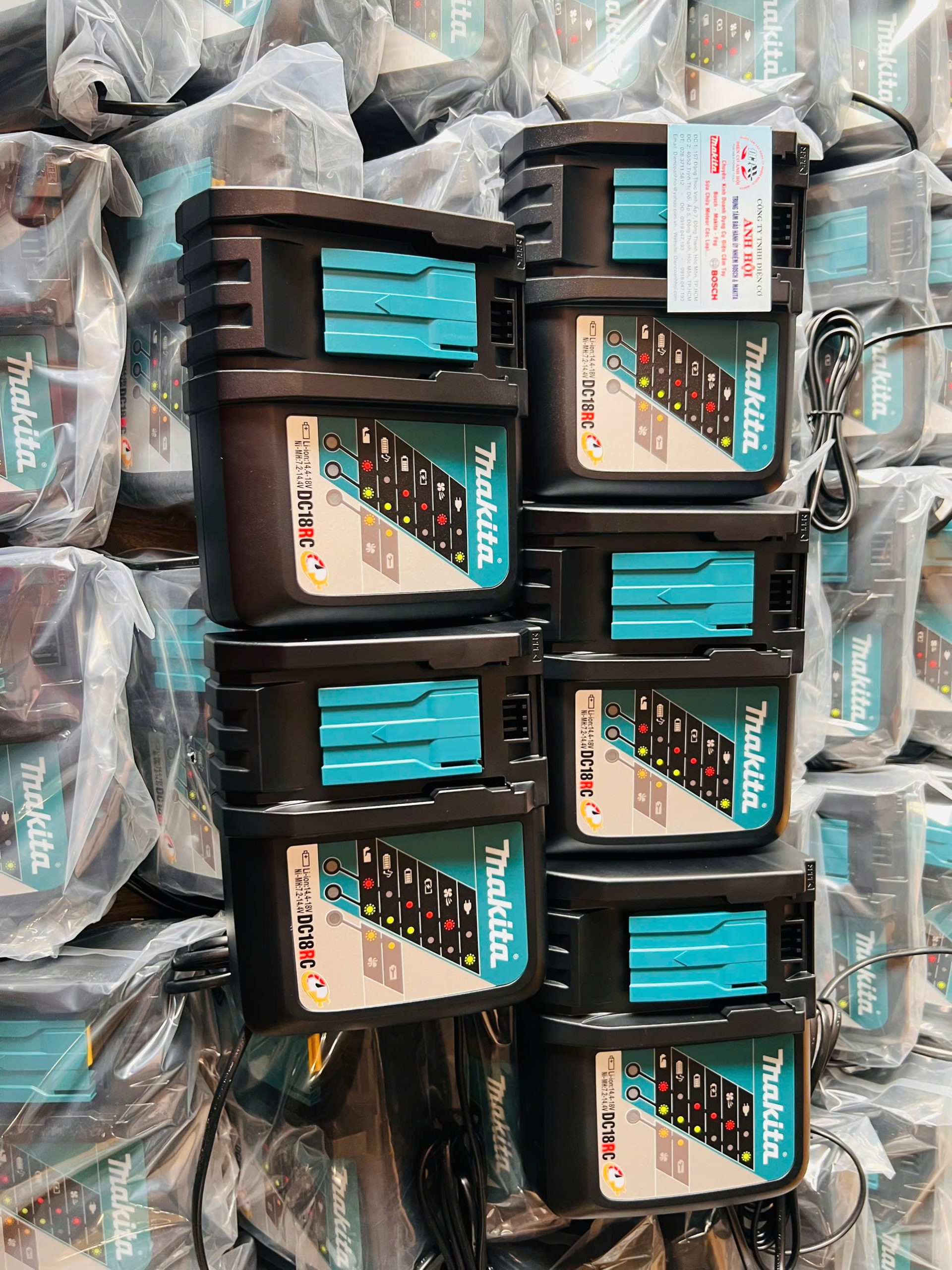 Đế sạc pin Li-Ion nhanh Makita DC18RC (195584-2)